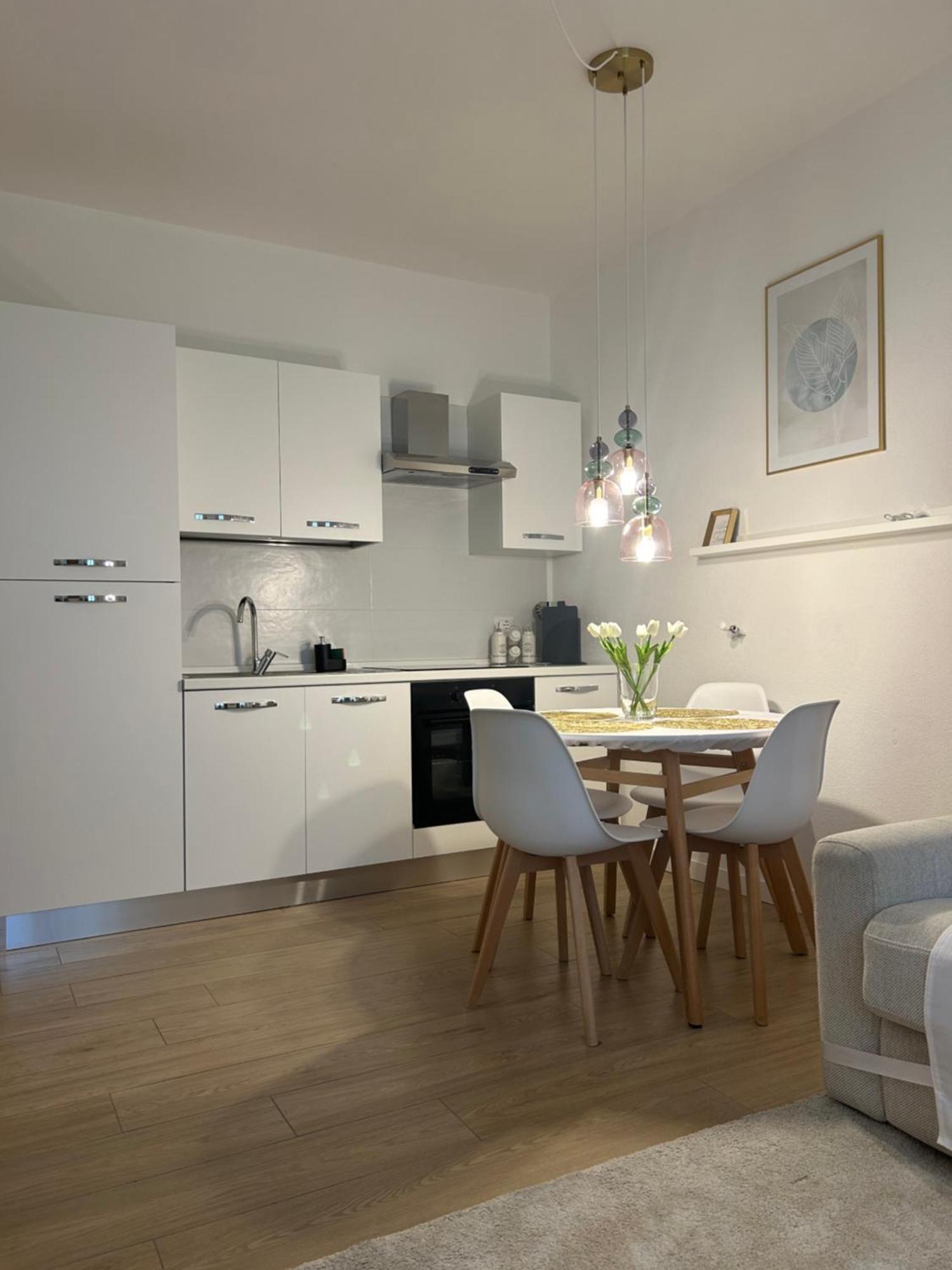 V&C Home Rental Specialist Appartamenti Fronte Lago Maggiore Germignaga Exterior photo