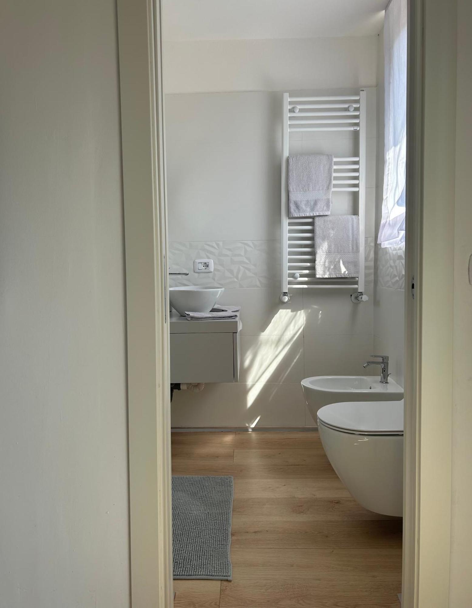 V&C Home Rental Specialist Appartamenti Fronte Lago Maggiore Germignaga Exterior photo